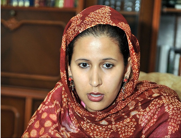 في أول ظهور لها بعد الانقلاب، آمال بنت الشيخ عبد الله تشارك في مسيرة&nbsp;النساء