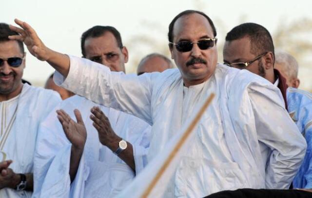 الرئيس ينهر أحد مرافقيه بإعدادية الميناء&nbsp;(فيديو)