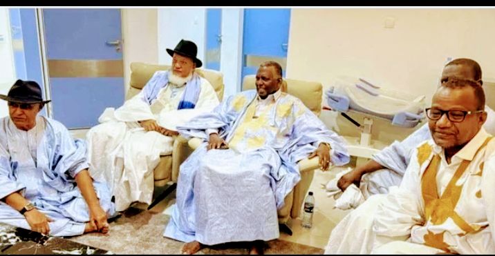 النائب برام الداه عبيد يزور الوالد عبد العزيز ولد اعلي حيث هو في الحجز&nbsp;الطبي٧٧