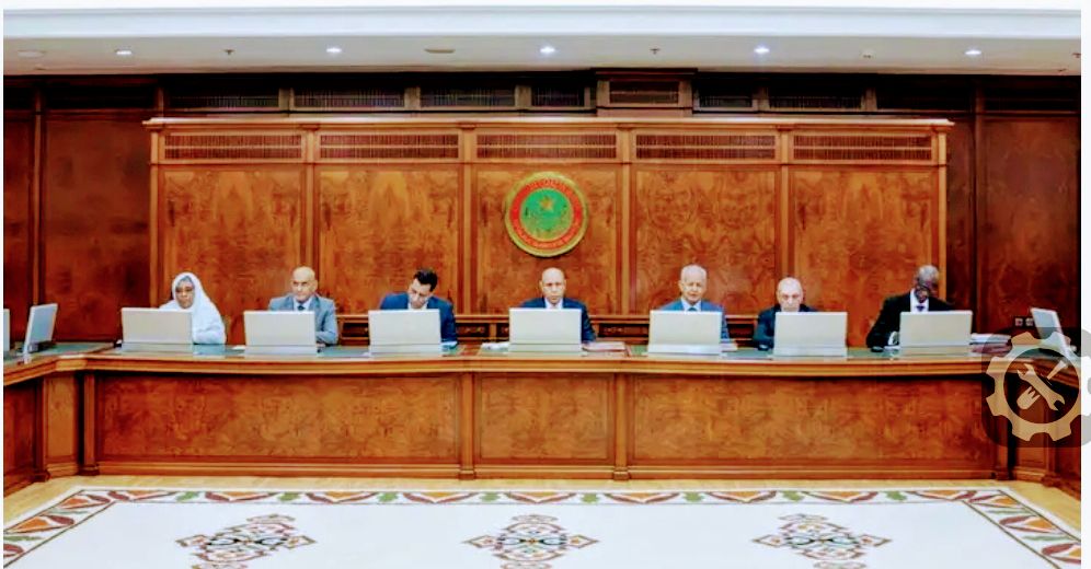 الحكومة:زيادة أسعار المحروقات&nbsp; و حظر السيارات&nbsp;ليلا