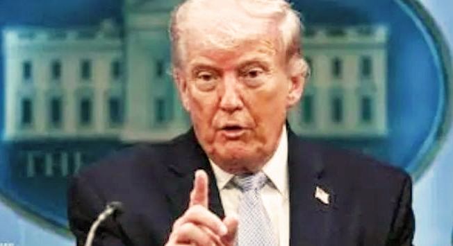 ترامب يعلن فرض حصار بحري على السفن المتجهة إلى إيران و تشديد القيود على مضيق&nbsp;هورمز